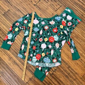 Old Navy Green Holiday Ornament Print Pajama Set